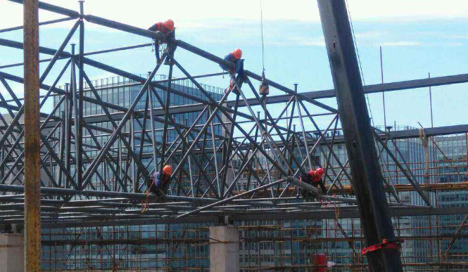 崇州论网架装配施工中搭设脚手架应当留神的事故